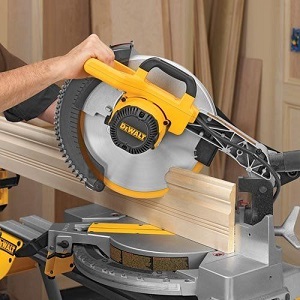 Lightweight DeWalt DW715 15 Amp 12 inch Single Bevel Compound Miter Saw Baseboard, Crown Molding, Dimentional Lumber.