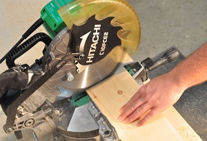 Hitachi C10FCE2 15-Amp 10-inch Single Bevel Compound Miter Saw.